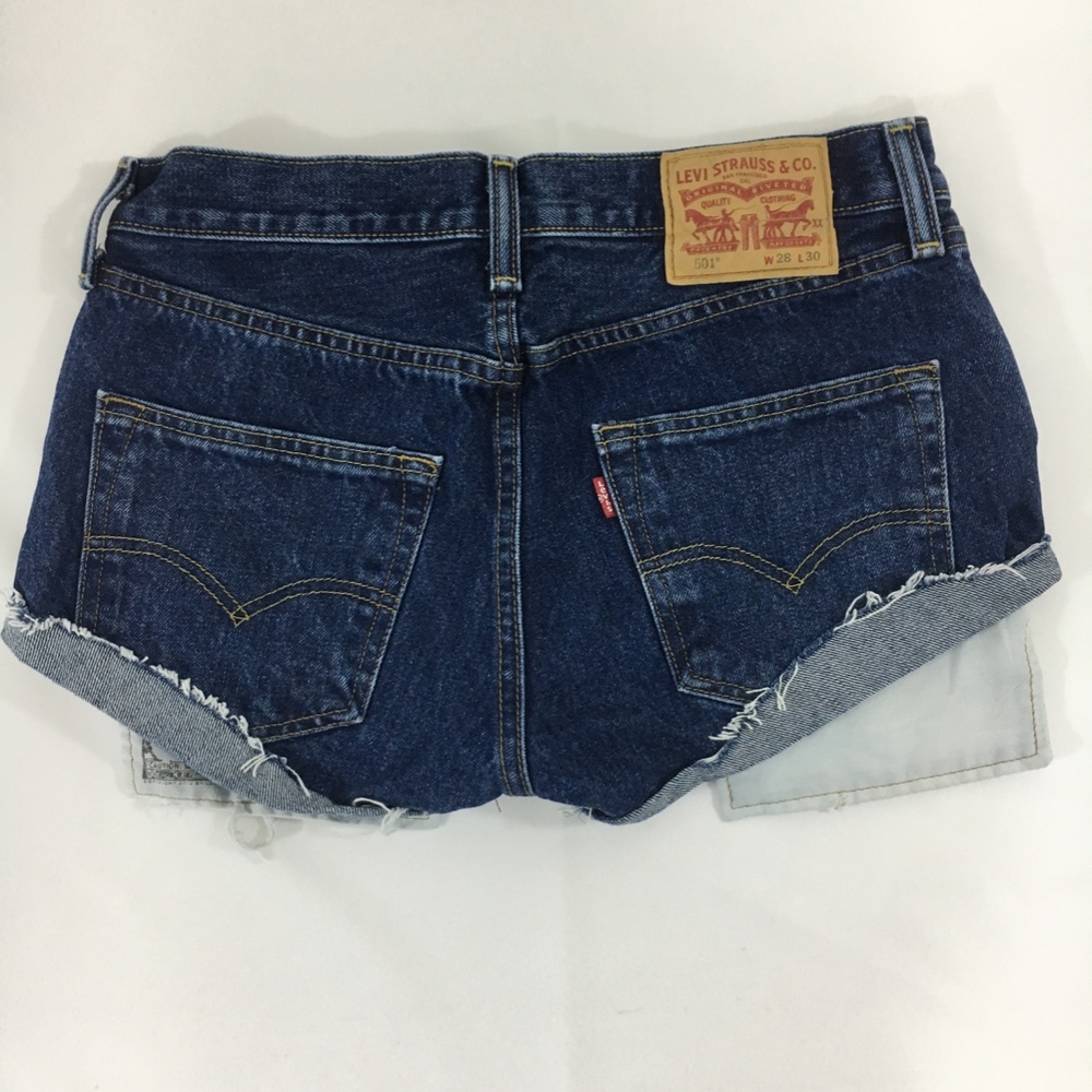 LEVI'S HOT SHORTS - Picture 2 of 4